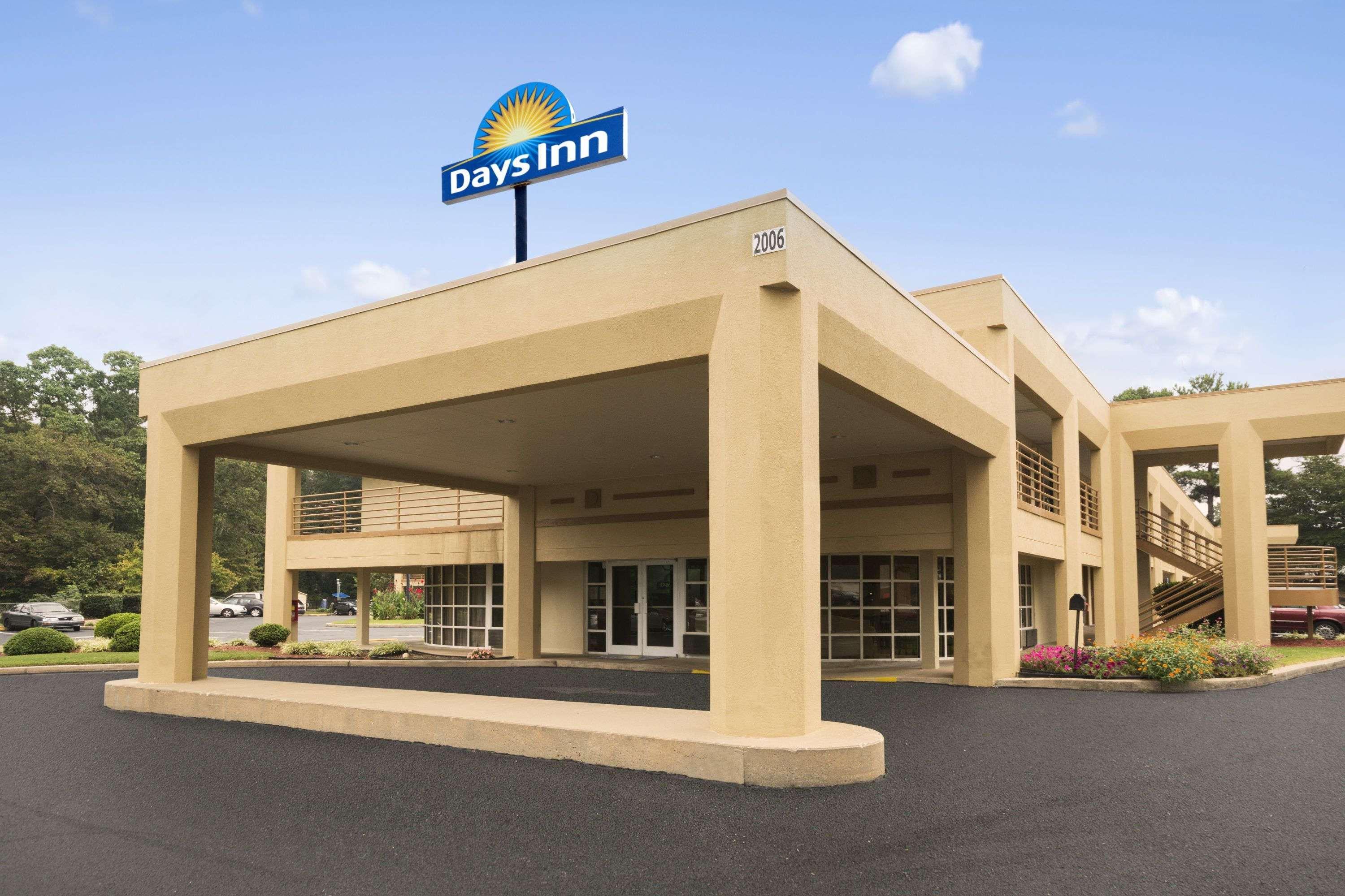 Days Inn By Wyndham Atlanta Stone Mountain Exterior photo